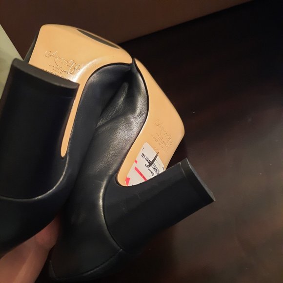 Amalfi by Rangoni Sven Pumps, Leather - Size 12 and 12.5 - Picture 7 of 7